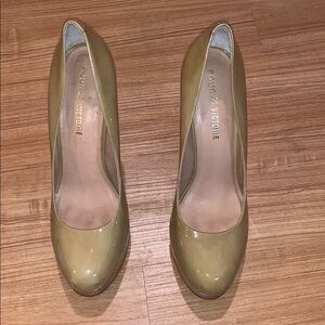 Pour La Victoire Tan Heels Classic Design Size 10